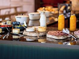 Mercure Omaha Beach Hotel