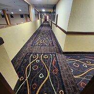 Katahdin Inn & Suites