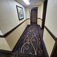 Katahdin Inn & Suites