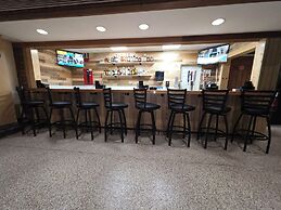 Katahdin Inn & Suites