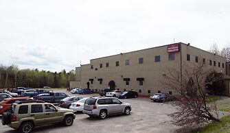 Katahdin Inn & Suites