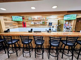Katahdin Inn & Suites