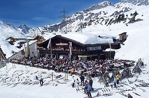 Arlberg Hospiz Chalet Suiten