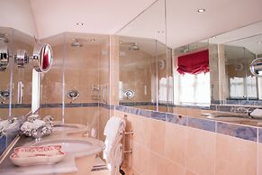 Summer Lodge Country House Hotel