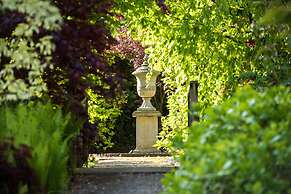 Summer Lodge Country House Hotel