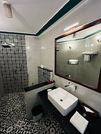 Shikarbadi Hotel