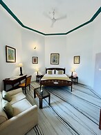 Shikarbadi Hotel