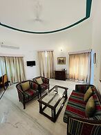 Shikarbadi Hotel