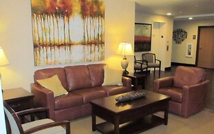 Oak Hill Inn & Suites