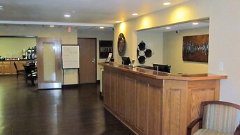 Oak Hill Inn & Suites
