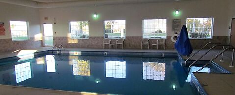 Oak Hill Inn & Suites