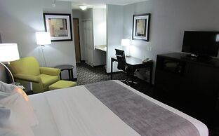Oak Hill Inn & Suites