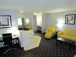 Oak Hill Inn & Suites