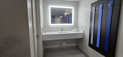 Days Inn by Wyndham Indianapolis East Post Road