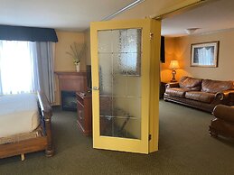 Merit Hotel & Suites