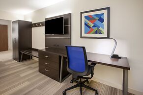 Holiday Inn Express & Suites Lake Forest, an IHG Hotel