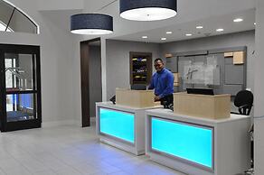 Holiday Inn Express & Suites Lake Forest by IHG