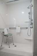 Holiday Inn Express & Suites Lake Forest by IHG