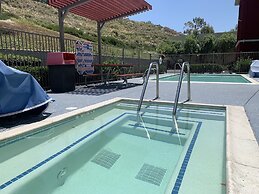 Holiday Inn Express & Suites Lake Forest by IHG