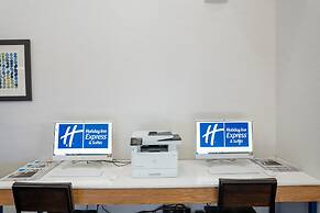 Holiday Inn Express & Suites Lake Forest by IHG