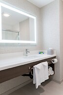 Holiday Inn Express & Suites Lake Forest by IHG