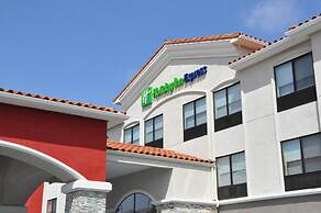 Holiday Inn Express & Suites Lake Forest by IHG