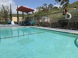 Holiday Inn Express & Suites Lake Forest by IHG