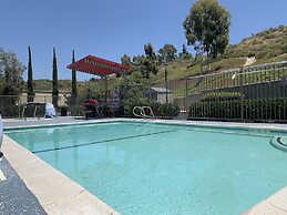 Holiday Inn Express & Suites Lake Forest by IHG