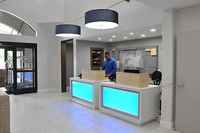 Holiday Inn Express & Suites Lake Forest by IHG