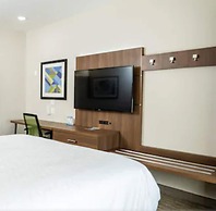 Holiday Inn Express & Suites Lake Forest by IHG