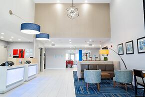 Holiday Inn Express & Suites Lake Forest by IHG