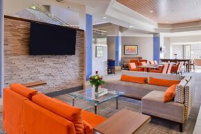 Holiday Inn Express & Suites Elk Grove Central - Hwy 99 by IHG
