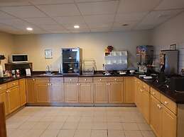 Hotel Iron Mountain Inn & Suites