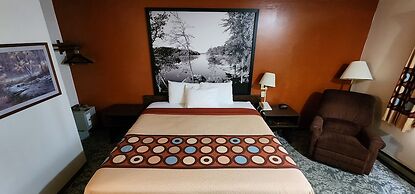 Hotel Iron Mountain Inn & Suites