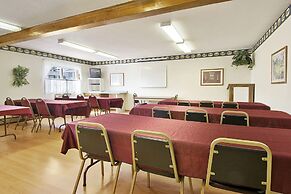 Hotel Iron Mountain Inn & Suites