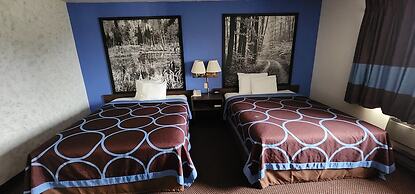 Hotel Iron Mountain Inn & Suites