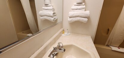 Hotel Iron Mountain Inn & Suites