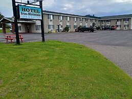 Hotel Iron Mountain Inn & Suites