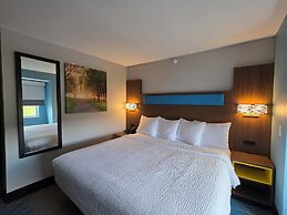 Days Inn & Suites by Wyndham Brandon Amphitheater