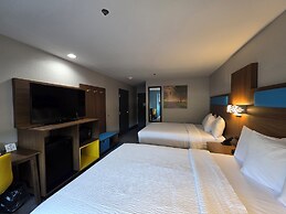 Days Inn & Suites by Wyndham Brandon Amphitheater