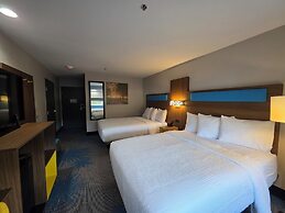 Days Inn & Suites by Wyndham Brandon Amphitheater