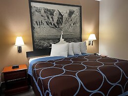 Super 8 by Wyndham Huntsville