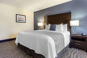 Best Western Plus Edmonds Harbor Inn