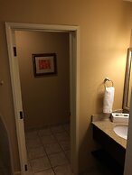 Best Western Plus Edmonds Harbor Inn