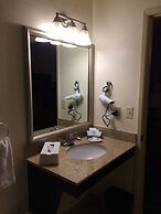 Best Western Plus Edmonds Harbor Inn