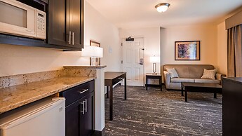 Best Western Plus Edmonds Harbor Inn