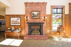 Fairhaven Village Inn