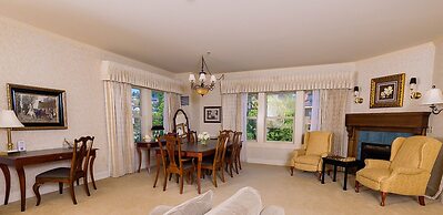 Fairhaven Village Inn