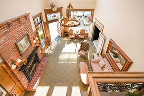 Fairhaven Village Inn