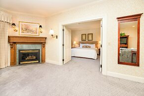 Fairhaven Village Inn